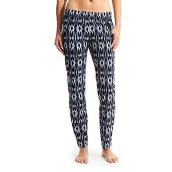 Athleta Women's 4 Blue White Ikat Reflection Aspire‎ Ankle Pants stretch pockets - Picture 1 of 10